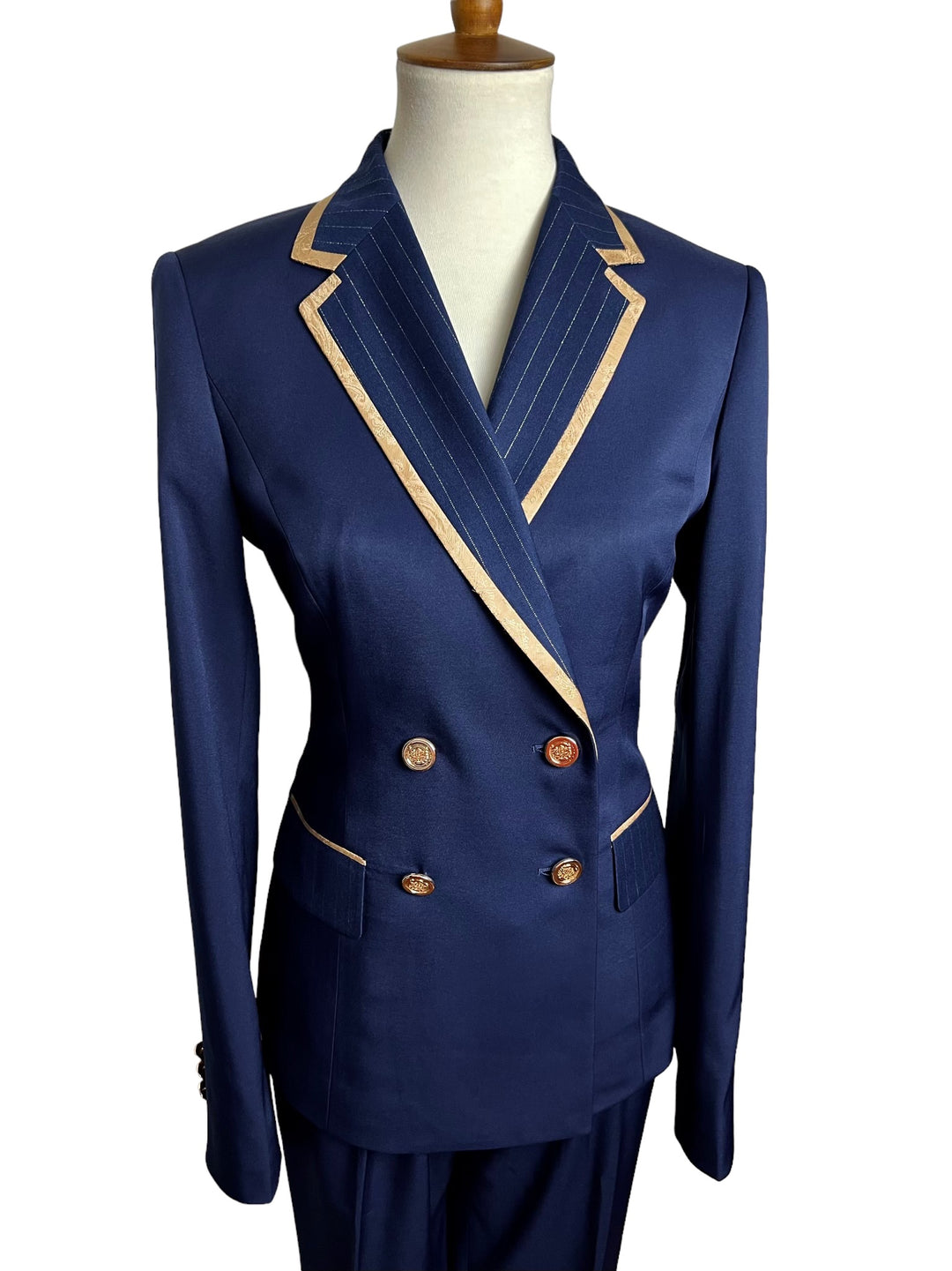 The Annie Showmanship Suit